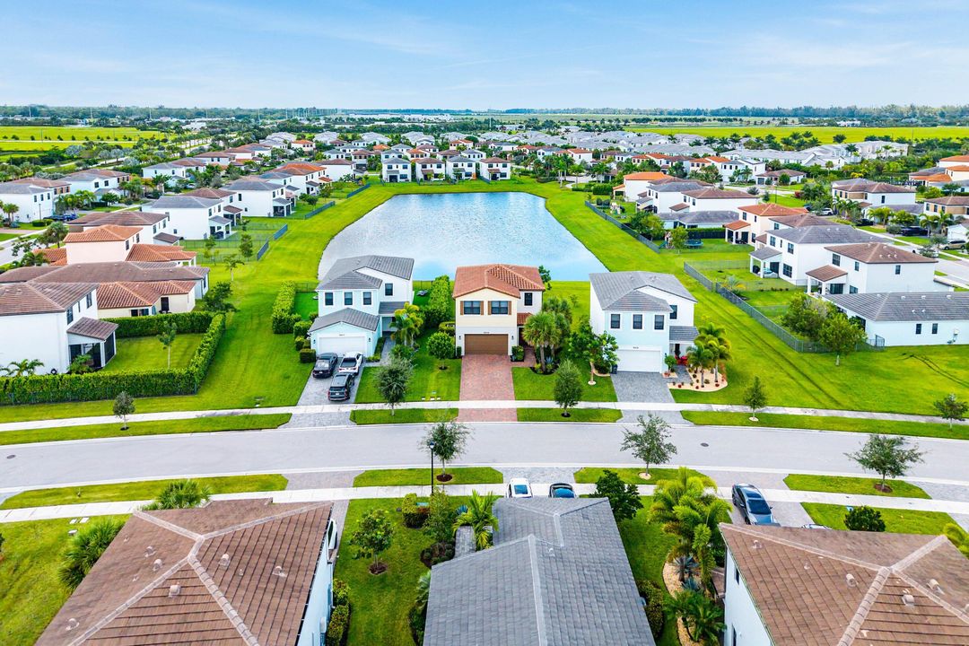 For Sale: $555,000 (4 beds, 2 baths, 1919 Square Feet)