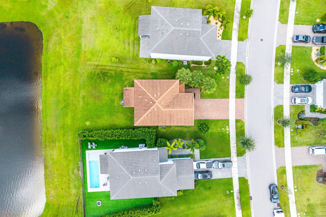 For Sale: $555,000 (4 beds, 2 baths, 1919 Square Feet)