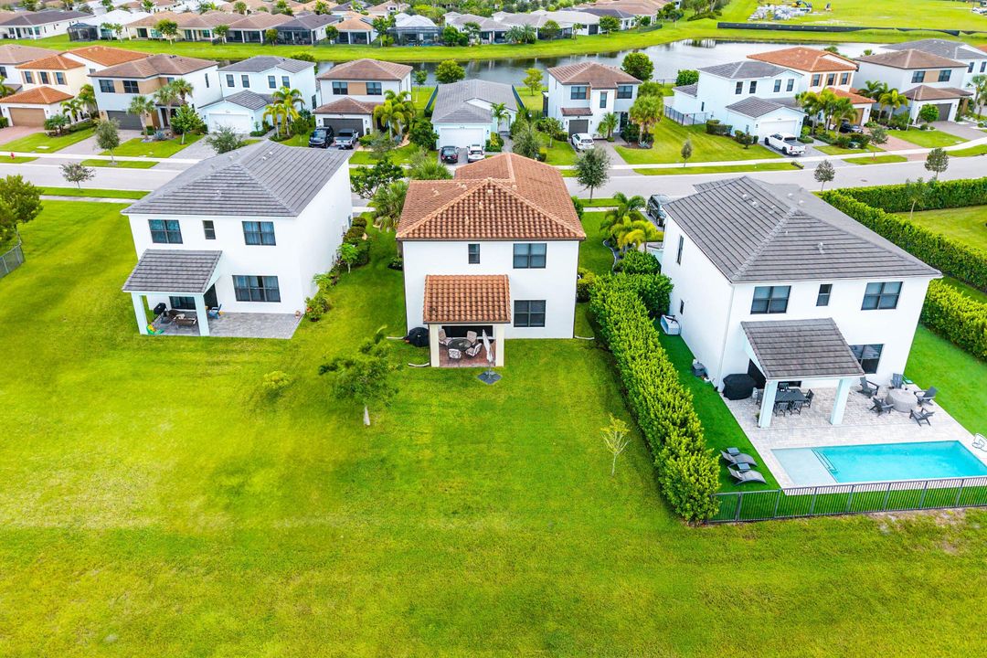 For Sale: $555,000 (4 beds, 2 baths, 1919 Square Feet)