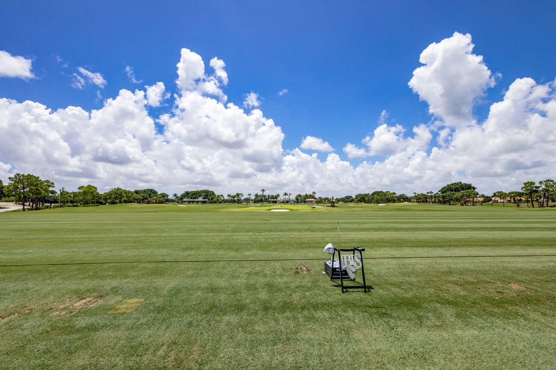 For Sale: $599,900 (2 beds, 2 baths, 2327 Square Feet)