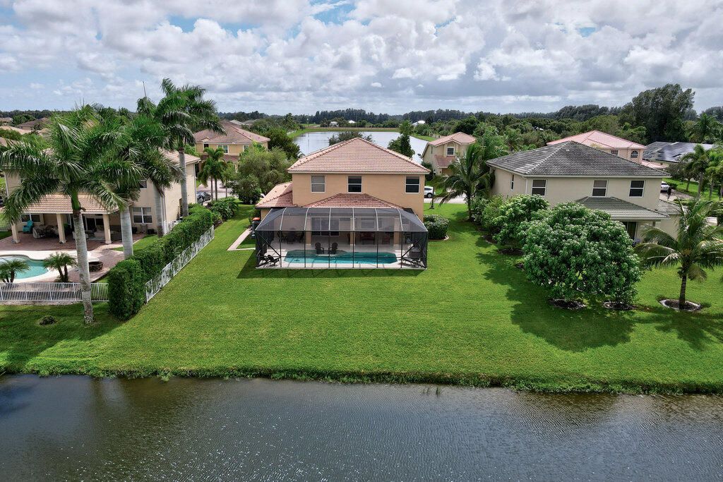 For Sale: $719,900 (5 beds, 3 baths, 3336 Square Feet)