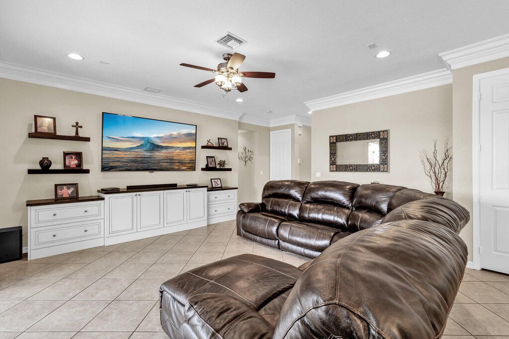 For Sale: $719,900 (5 beds, 3 baths, 3336 Square Feet)