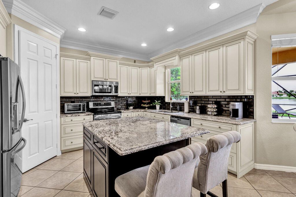 For Sale: $719,900 (5 beds, 3 baths, 3336 Square Feet)