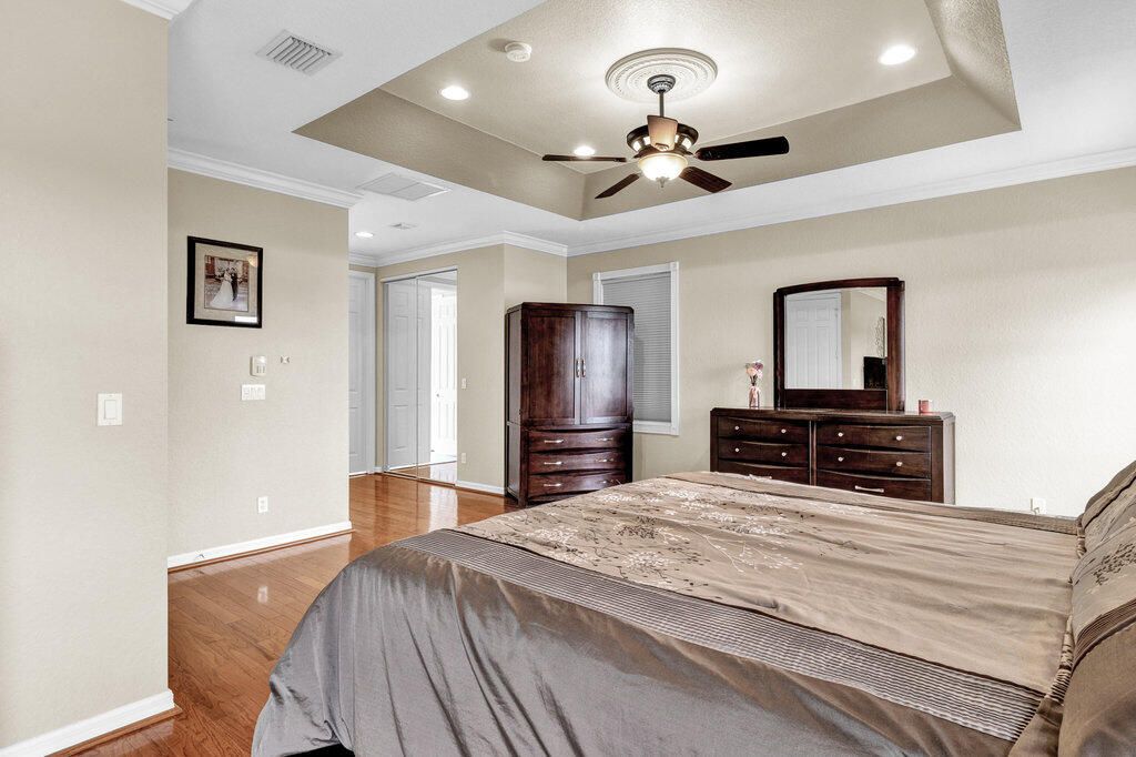 For Sale: $719,900 (5 beds, 3 baths, 3336 Square Feet)