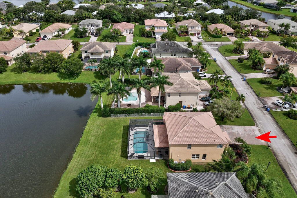 For Sale: $719,900 (5 beds, 3 baths, 3336 Square Feet)