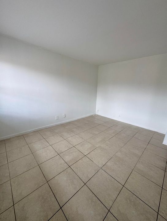 Activo con contrato: $1,700 (2 camas, 1 baños, 590 Pies cuadrados)