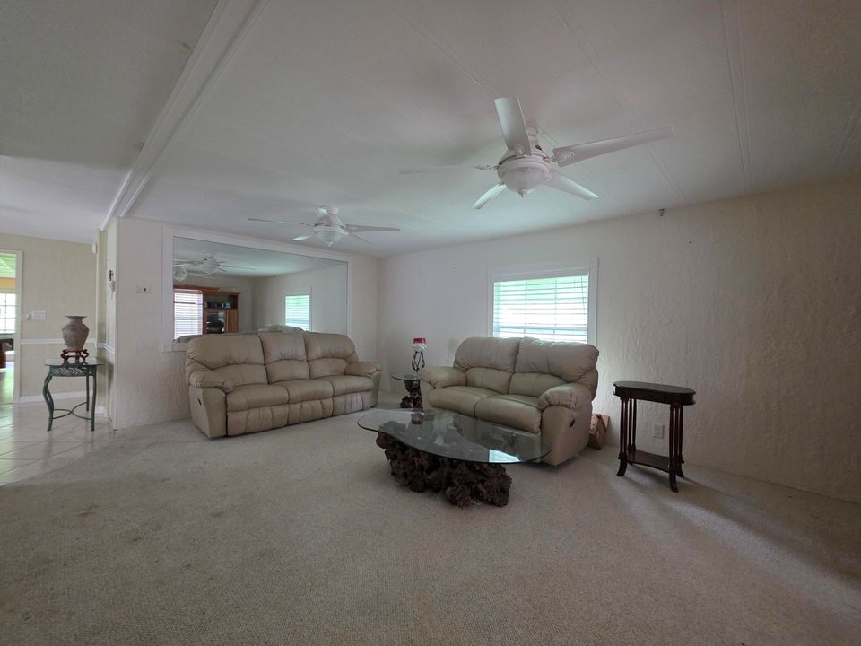 待售: $47,900 (2 贝兹, 2 浴室, 1300 平方英尺)