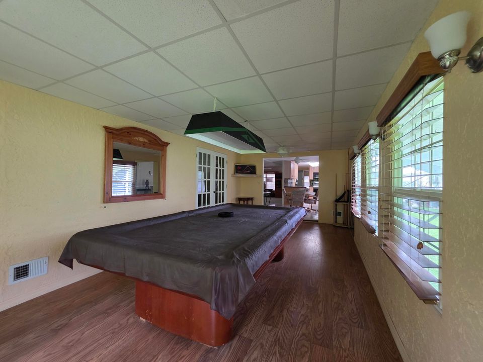 待售: $47,900 (2 贝兹, 2 浴室, 1300 平方英尺)