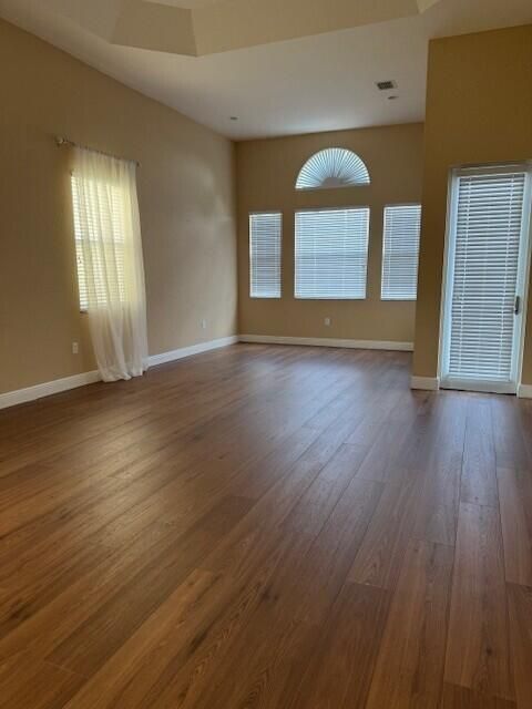 В аренду: $8,000 (6 спален, 5 ванн, 5382 Квадратных фут)