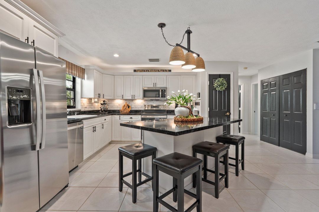 For Sale: $256,600 (2 beds, 2 baths, 1444 Square Feet)