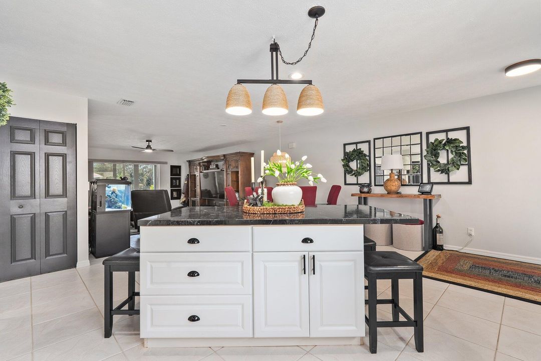 For Sale: $256,600 (2 beds, 2 baths, 1444 Square Feet)