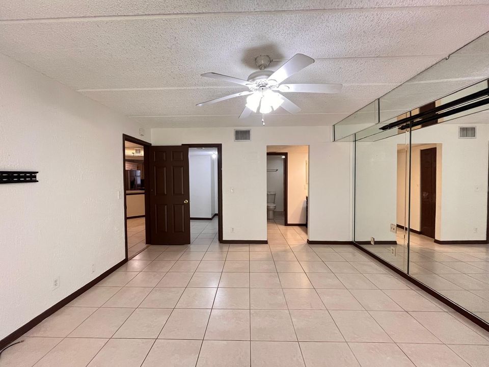 待售: $300,000 (2 贝兹, 2 浴室, 1194 平方英尺)