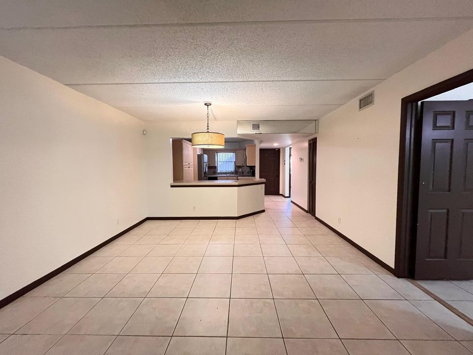 待售: $300,000 (2 贝兹, 2 浴室, 1194 平方英尺)