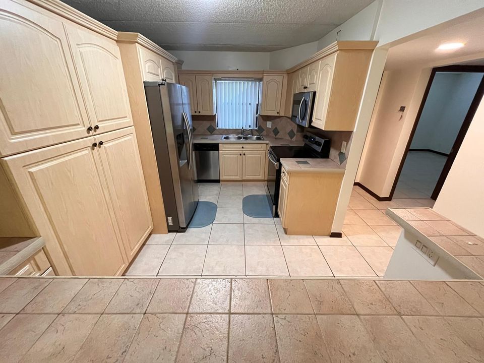 待售: $300,000 (2 贝兹, 2 浴室, 1194 平方英尺)