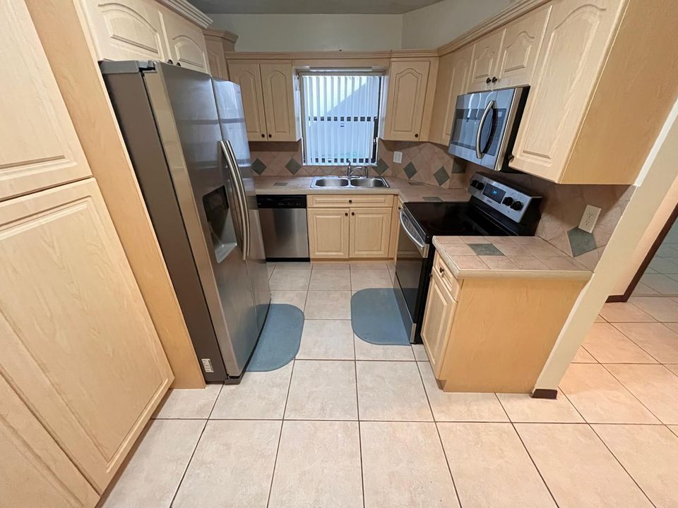 待售: $300,000 (2 贝兹, 2 浴室, 1194 平方英尺)