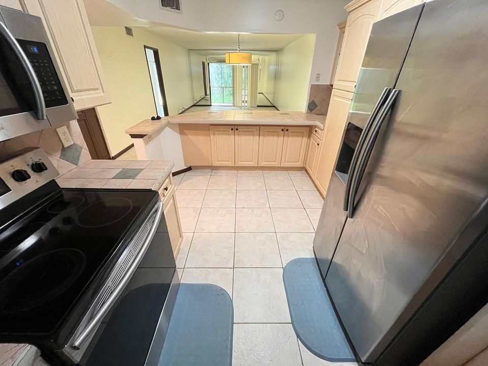 待售: $300,000 (2 贝兹, 2 浴室, 1194 平方英尺)