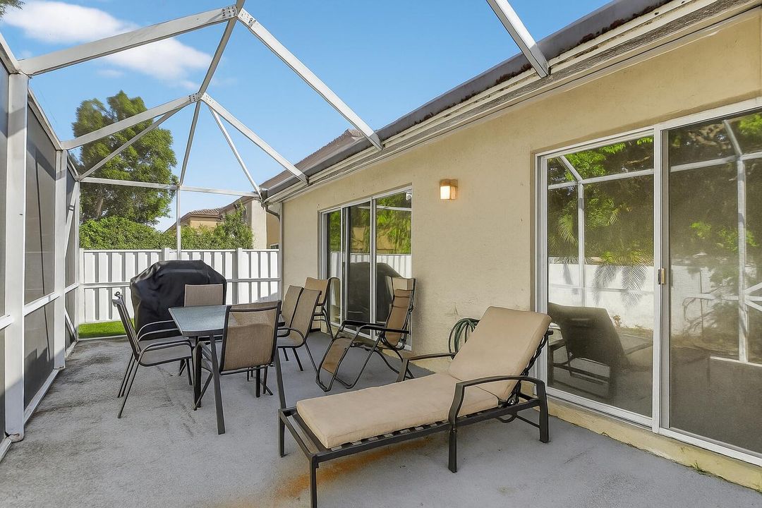 合同活跃: $450,000 (3 贝兹, 2 浴室, 1405 平方英尺)