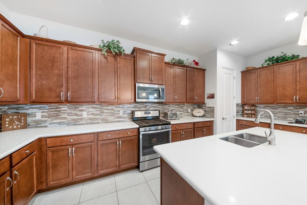 待售: $1,100,000 (3 贝兹, 2 浴室, 2319 平方英尺)