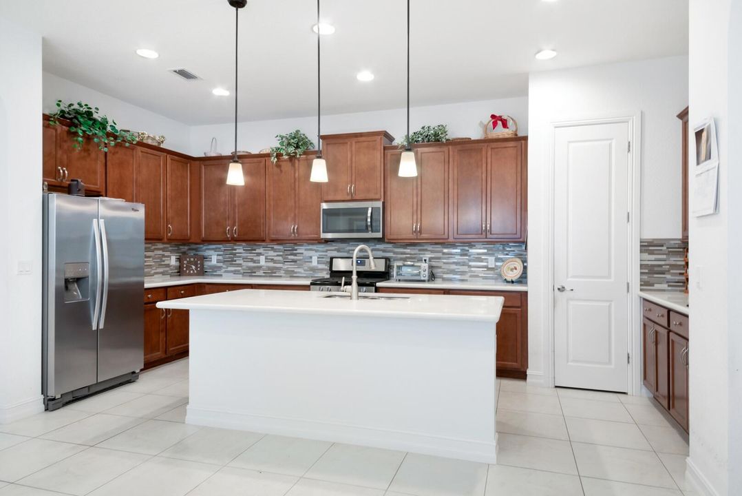 待售: $1,100,000 (3 贝兹, 2 浴室, 2319 平方英尺)