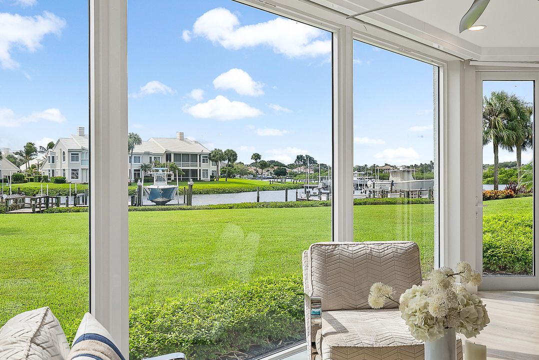 Под контрактом: $3,300,000 (3 спален, 2 ванн, 2469 Квадратных фут)