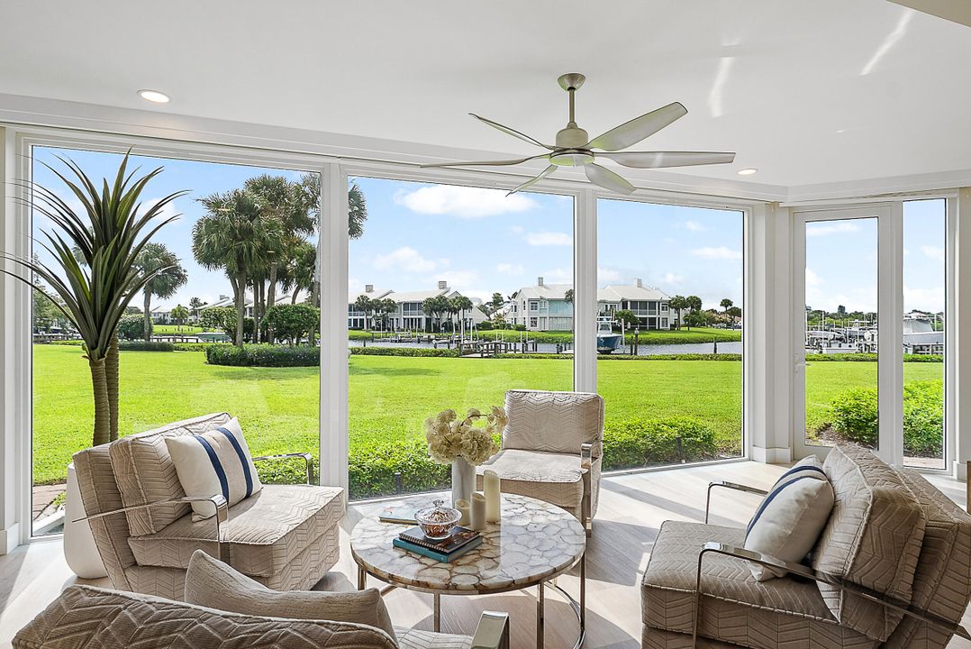 Под контрактом: $3,300,000 (3 спален, 2 ванн, 2469 Квадратных фут)