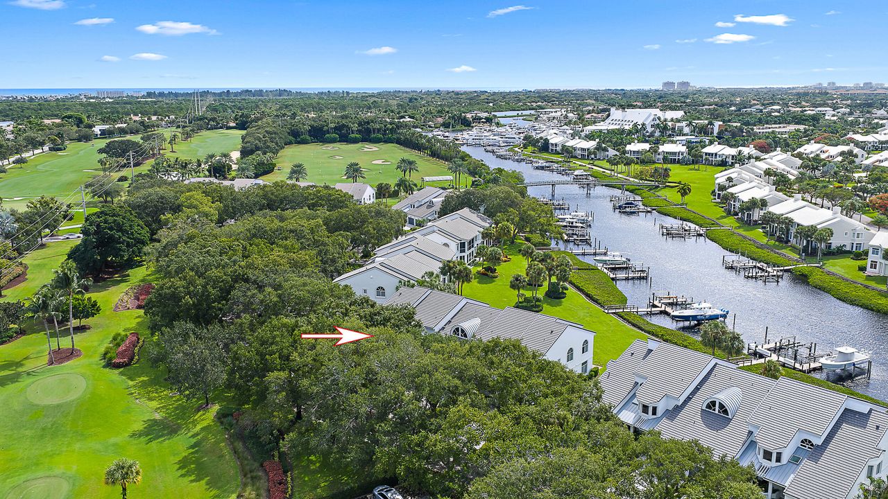 Под контрактом: $3,300,000 (3 спален, 2 ванн, 2469 Квадратных фут)