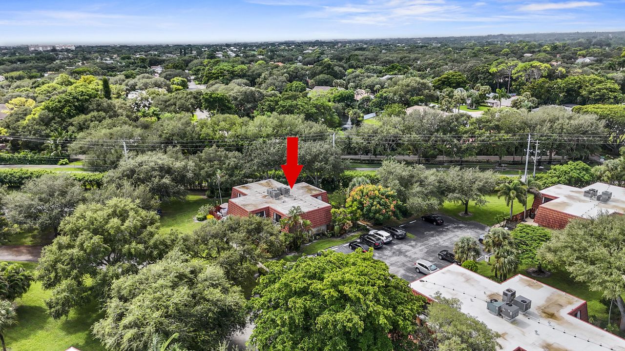 Active With Contract: $354,900 (2 beds, 2 baths, 1232 Square Feet)