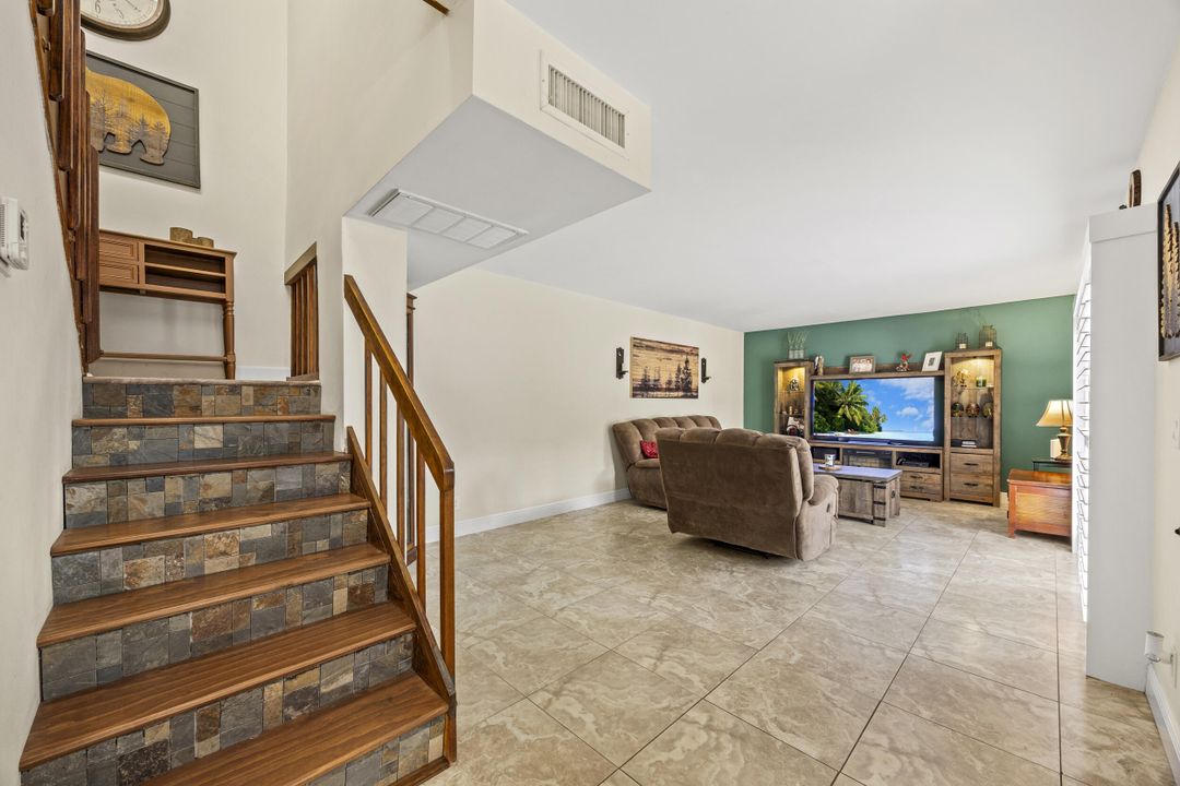 Active With Contract: $354,900 (2 beds, 2 baths, 1232 Square Feet)
