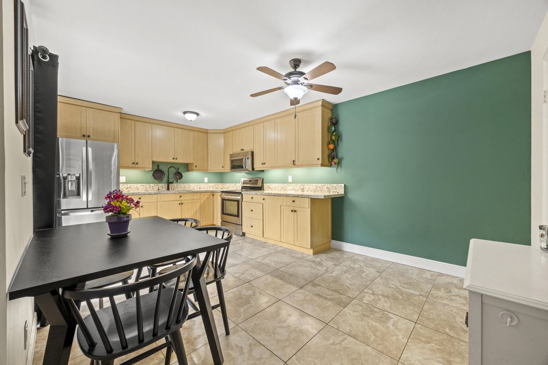 Active With Contract: $354,900 (2 beds, 2 baths, 1232 Square Feet)