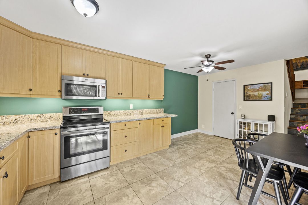 Active With Contract: $354,900 (2 beds, 2 baths, 1232 Square Feet)