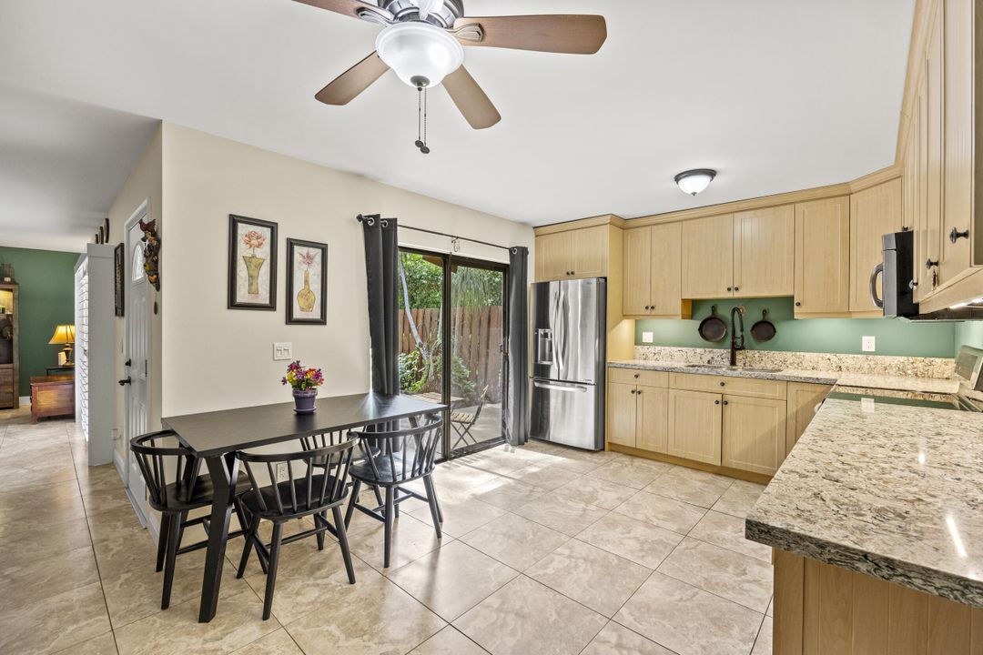 Active With Contract: $354,900 (2 beds, 2 baths, 1232 Square Feet)
