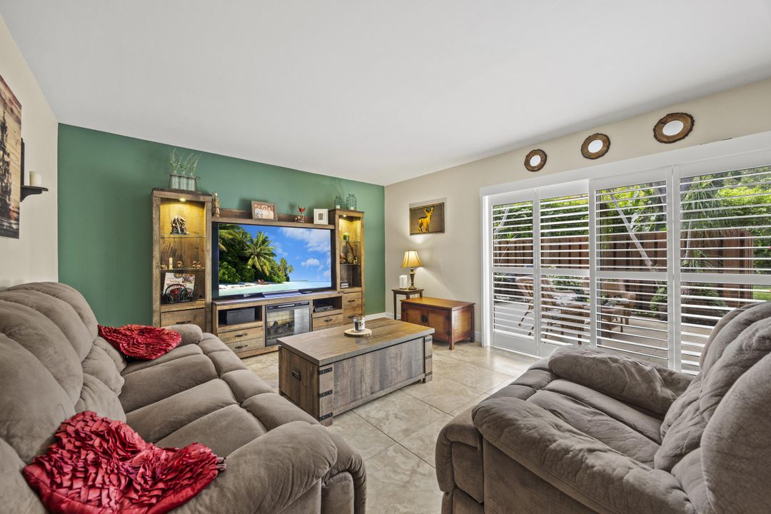 Active With Contract: $354,900 (2 beds, 2 baths, 1232 Square Feet)