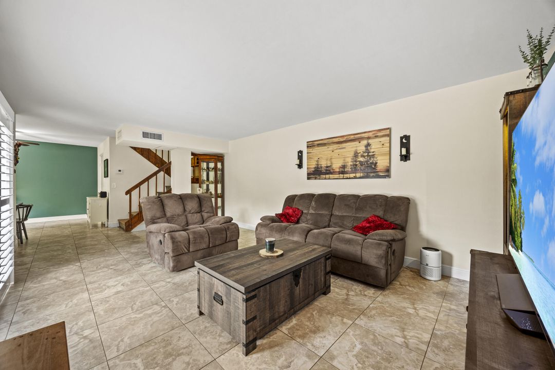 Active With Contract: $354,900 (2 beds, 2 baths, 1232 Square Feet)