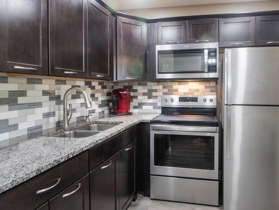 For Sale: $79,500 (1 beds, 1 baths, 570 Square Feet)