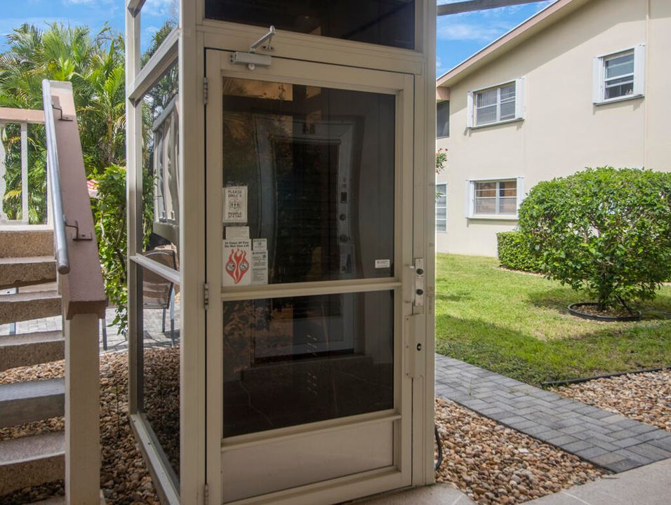 For Sale: $79,500 (1 beds, 1 baths, 570 Square Feet)