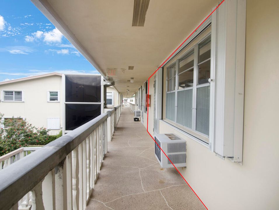 For Sale: $79,500 (1 beds, 1 baths, 570 Square Feet)