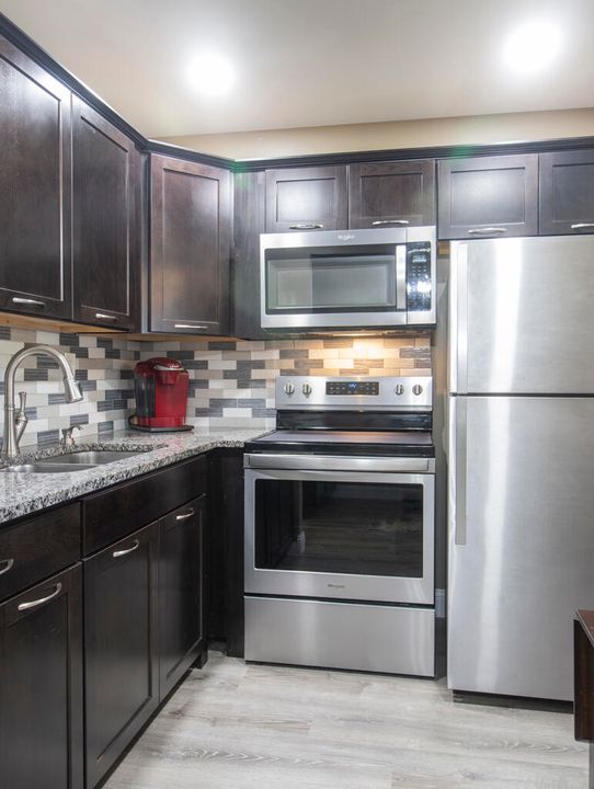 For Sale: $79,500 (1 beds, 1 baths, 570 Square Feet)
