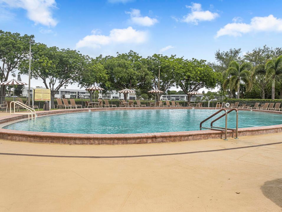 For Sale: $79,500 (1 beds, 1 baths, 570 Square Feet)