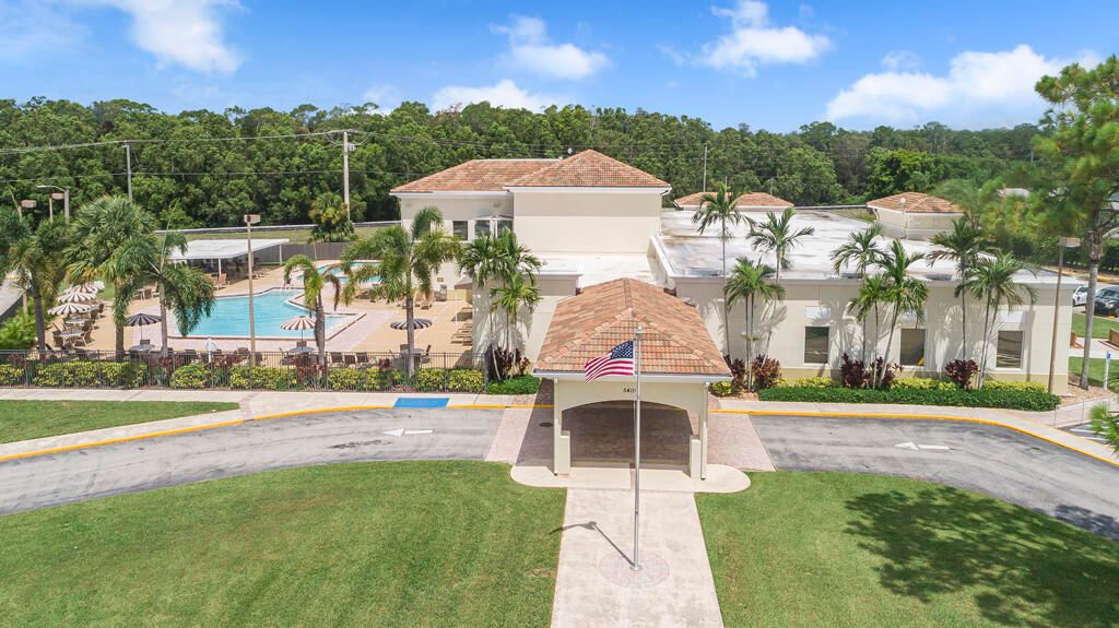 For Sale: $79,500 (1 beds, 1 baths, 570 Square Feet)