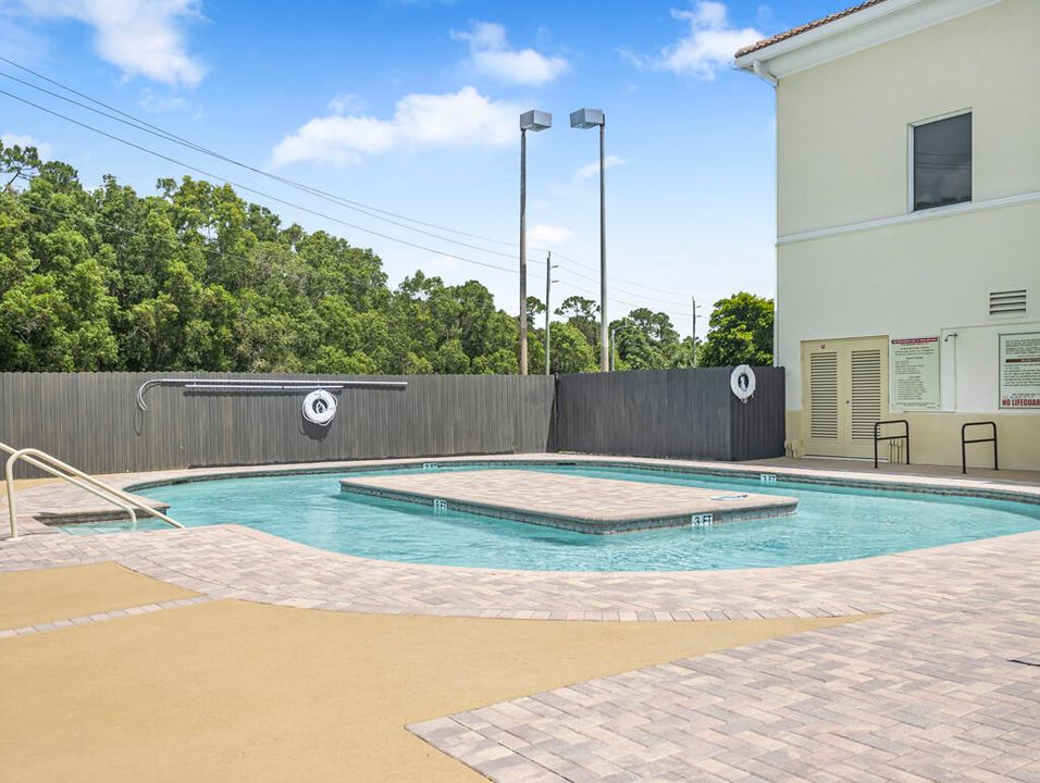 For Sale: $79,500 (1 beds, 1 baths, 570 Square Feet)