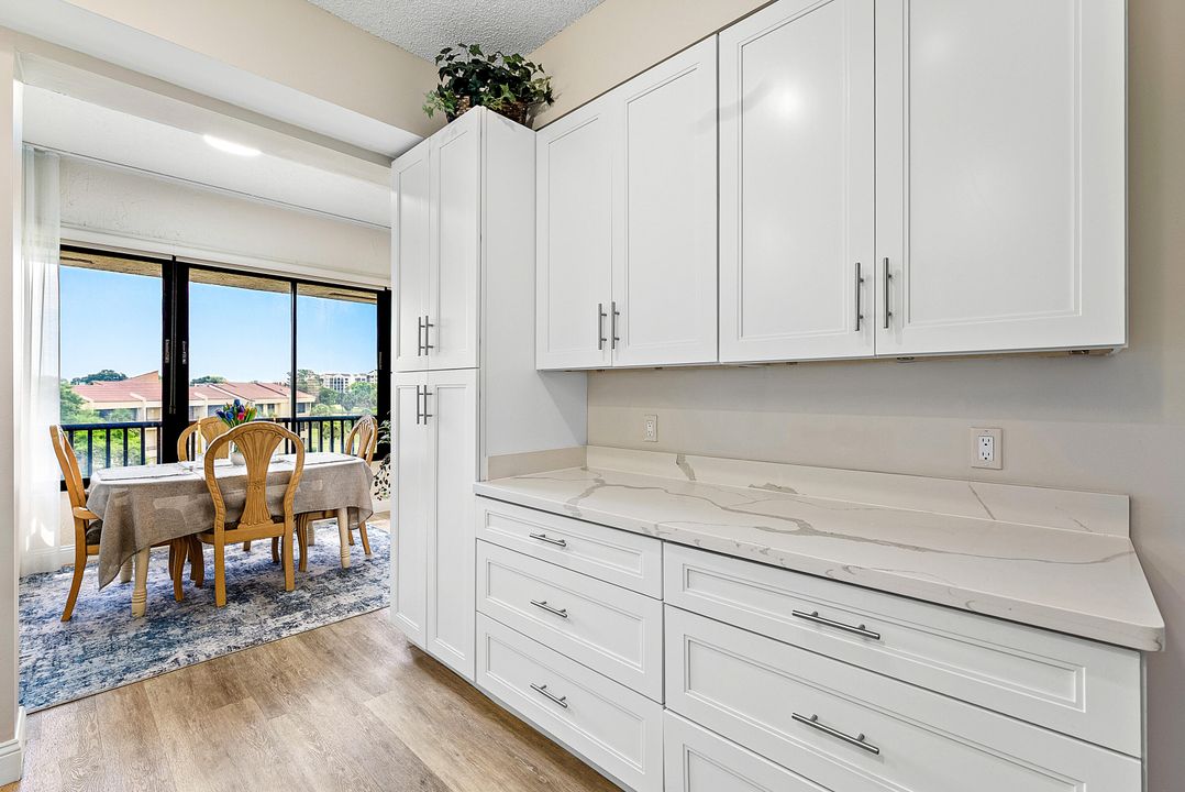 合同活跃: $4,350 (2 贝兹, 2 浴室, 1601 平方英尺)