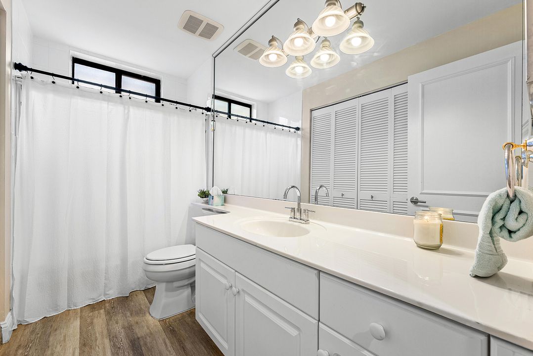 合同活跃: $4,350 (2 贝兹, 2 浴室, 1601 平方英尺)