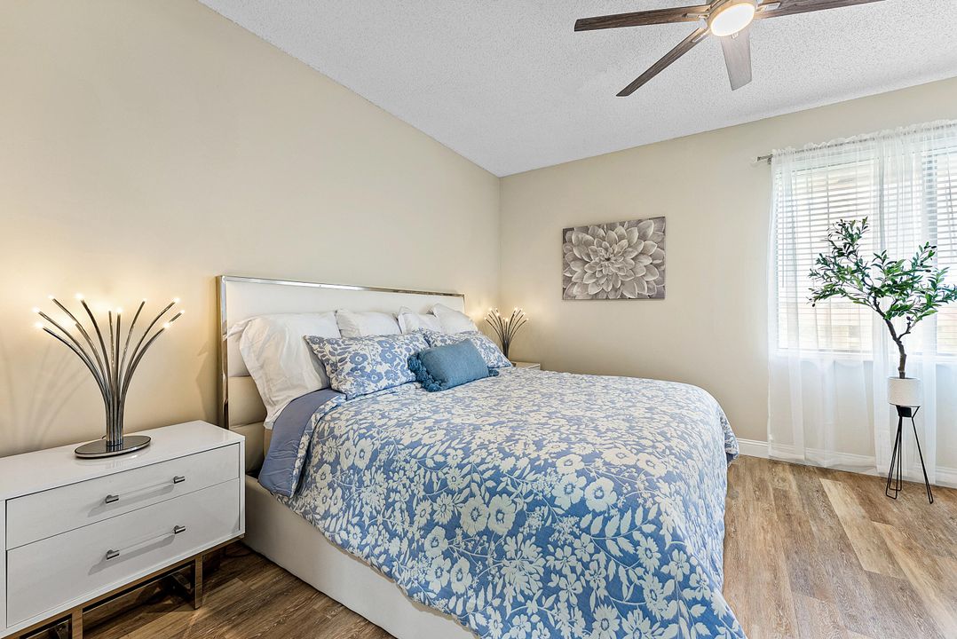 合同活跃: $4,350 (2 贝兹, 2 浴室, 1601 平方英尺)