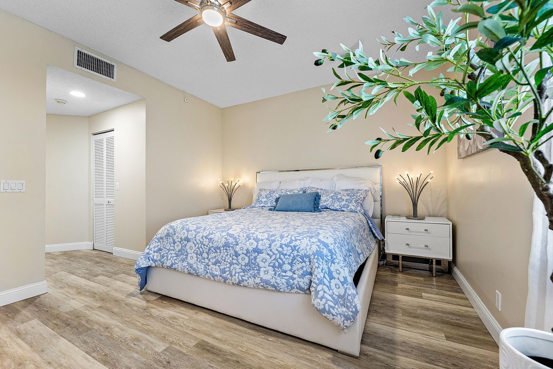 合同活跃: $4,350 (2 贝兹, 2 浴室, 1601 平方英尺)