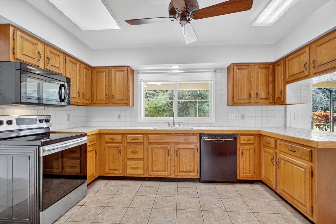 En Venta: $599,000 (3 camas, 2 baños, 2342 Pies cuadrados)