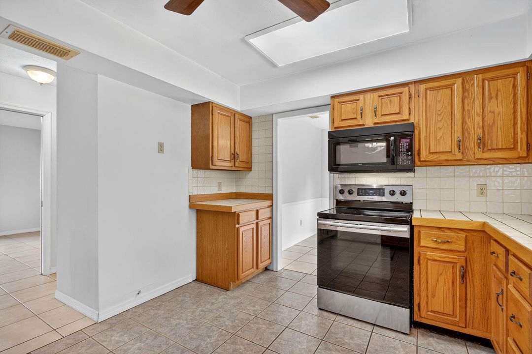 En Venta: $599,000 (3 camas, 2 baños, 2342 Pies cuadrados)