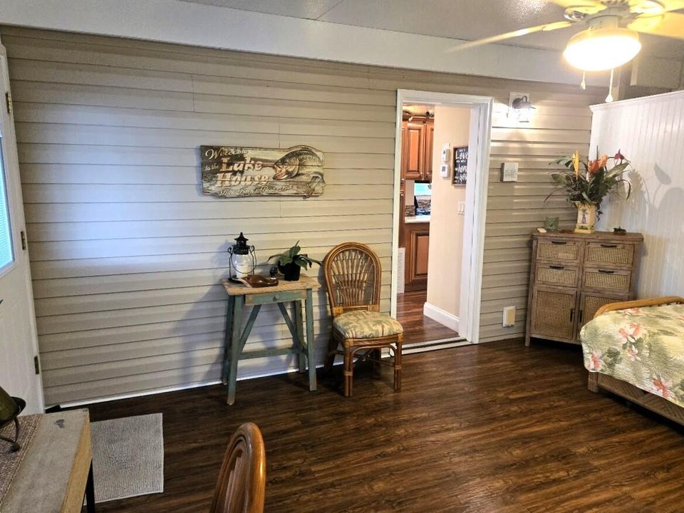 For Sale: $149,000 (1 beds, 1 baths, 916 Square Feet)