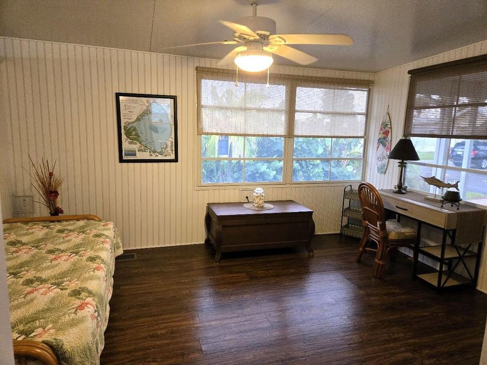 For Sale: $149,000 (1 beds, 1 baths, 916 Square Feet)