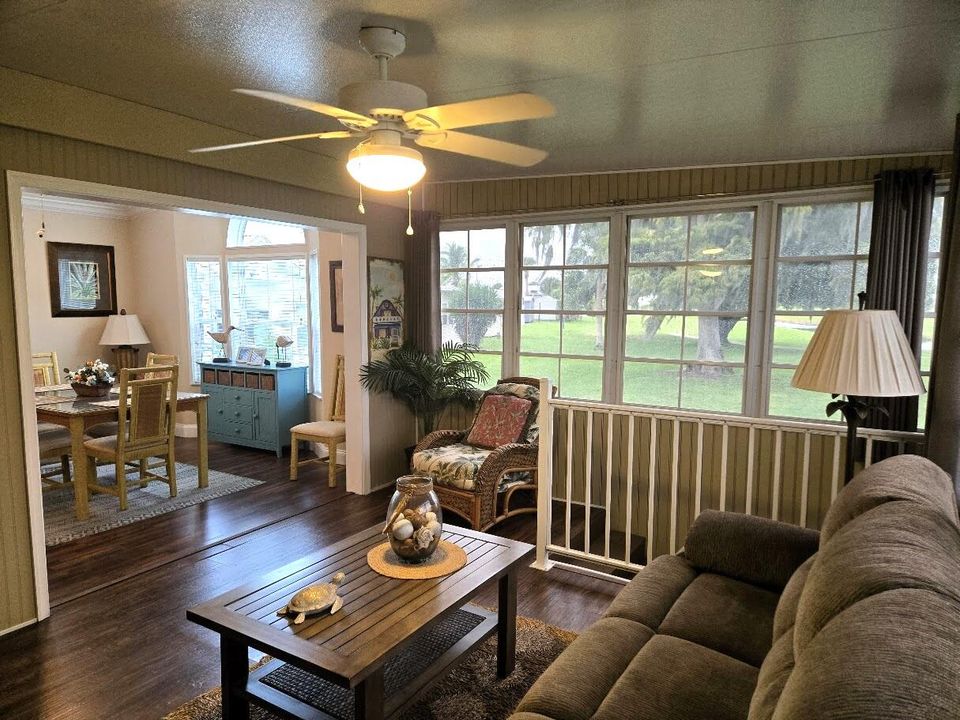 For Sale: $149,000 (1 beds, 1 baths, 916 Square Feet)