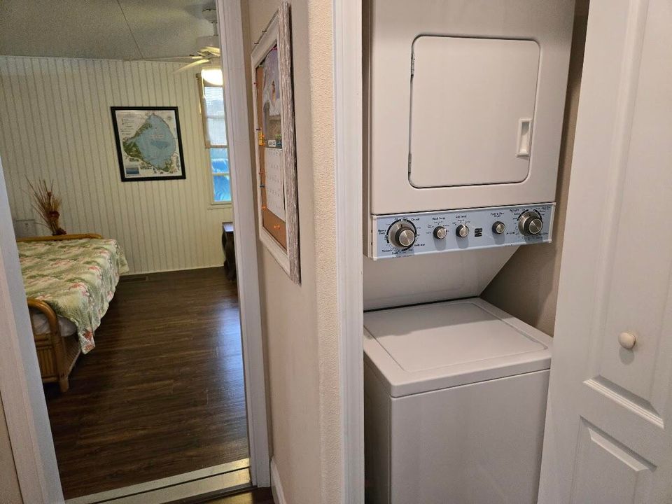 For Sale: $149,000 (1 beds, 1 baths, 916 Square Feet)